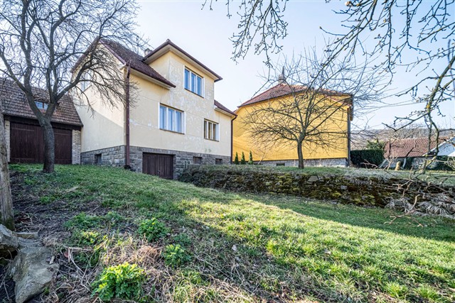 pohled na dům z ulice [3/37]